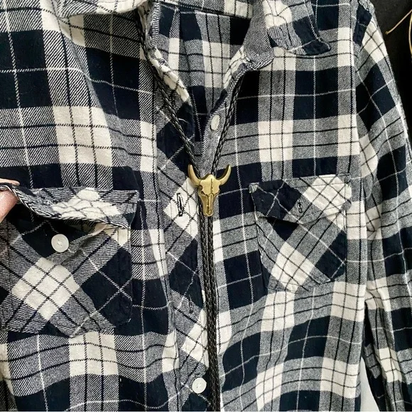 Trendy plaid flannel shirt w cabin cottage core resort country vibe - Picture 4 of 14